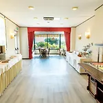 鲍比行政酒店 3*
