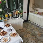 鲍比行政酒店 酒店 3*