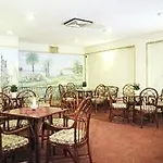 鲍比行政酒店 酒店 3*
