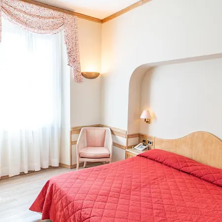 Bobby Executive Отель Санремо