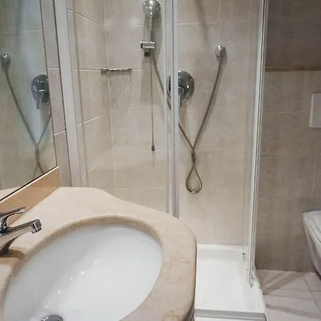 Bobby Executive Отель Санремо