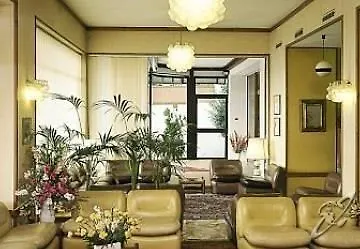 鲍比行政酒店 酒店 3*