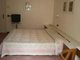 鲍比行政酒店 3*