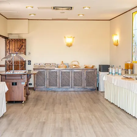 鲍比行政酒店 酒店