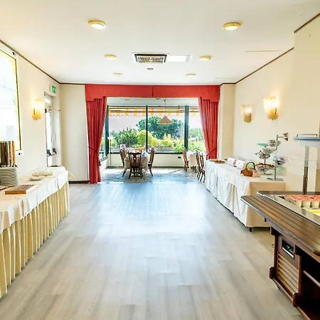 鲍比行政酒店 3*