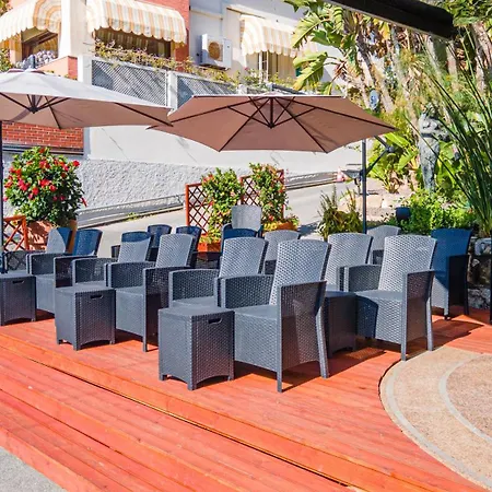 鲍比行政酒店 酒店