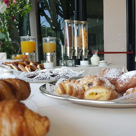 鲍比行政酒店 酒店 3*