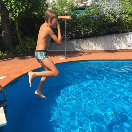 鲍比行政酒店 圣雷默