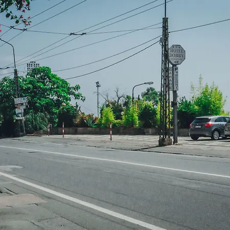 鲍比行政酒店 酒店 圣雷默