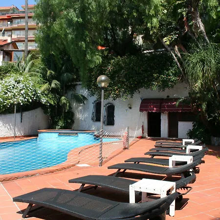 鲍比行政酒店 酒店 3*