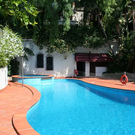 鲍比行政酒店 酒店 3*