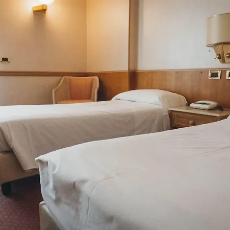 鲍比行政酒店 圣雷默