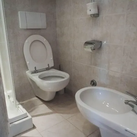 鲍比行政酒店 酒店